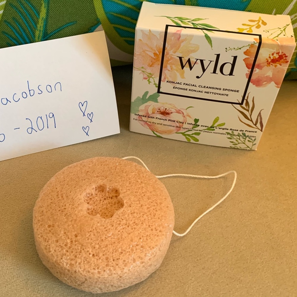 Wyld face sponge